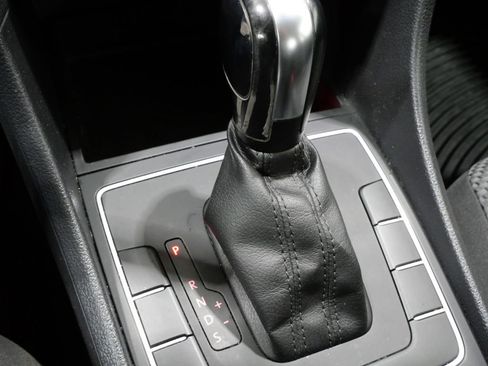 Used 2013 Volkswagen Passat 2.5 S image 22