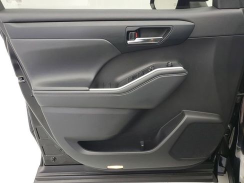 Used 2022 Toyota Highlander XSE AWD/4WD image 23