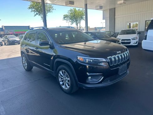 Used 2020 Jeep Cherokee Latitude Plus AWD/4WD image 3