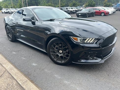 Used 2015 Ford Mustang Coupe RWD image 3