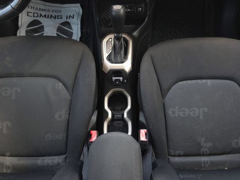 Used 2016 Jeep Renegade Latitude FWD image 17
