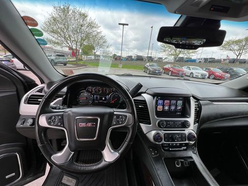 Used 2018 GMC Yukon SLT w/ Premium Edition AWD/4WD image 43