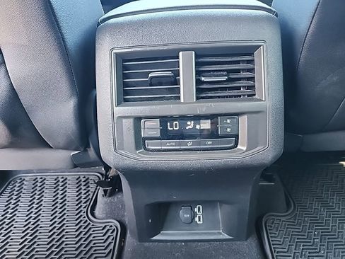 Used 2021 Volkswagen Atlas SE image 19