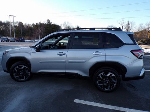 Certified 2025 Subaru Forester Premium image 41