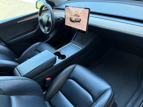 Used 2023 Tesla Model Y Long Range AWD/4WD image 14