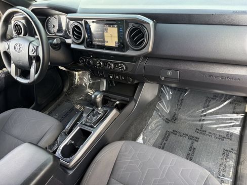 Used 2019 Toyota Tacoma TRD Off-Road AWD/4WD image 12