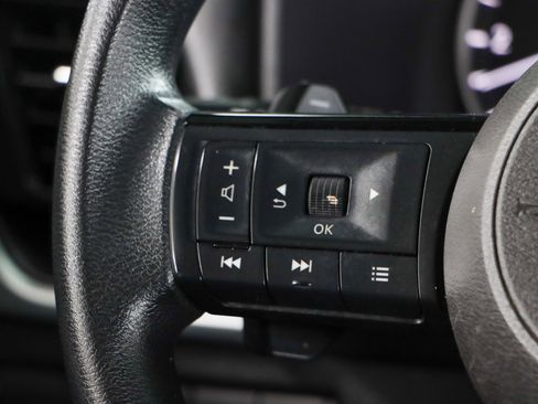 Used 2023 Nissan Rogue SV FWD image 13