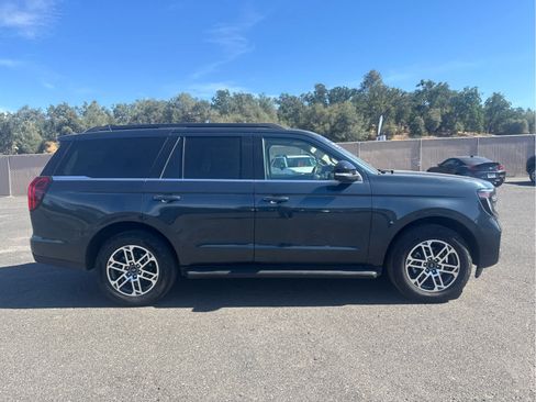Certified 2025 Ford Expedition Active AWD/4WD image 4