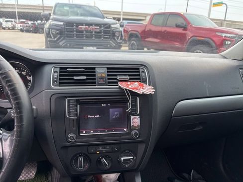 Used 2018 Volkswagen Jetta SE image 8