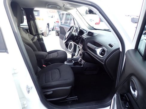 Used 2019 Jeep Renegade Latitude w/ Cold Weather Group image 12