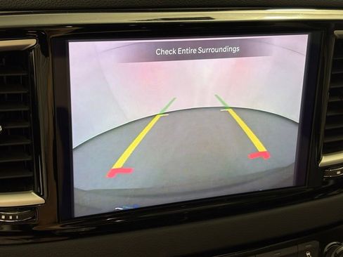Used 2023 Chrysler Pacifica Touring-L FWD image 39