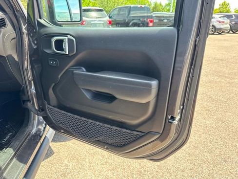 Used 2022 Jeep Wrangler Unlimited Rubicon 4xe w/ Dual Top Group AWD/4WD image 23