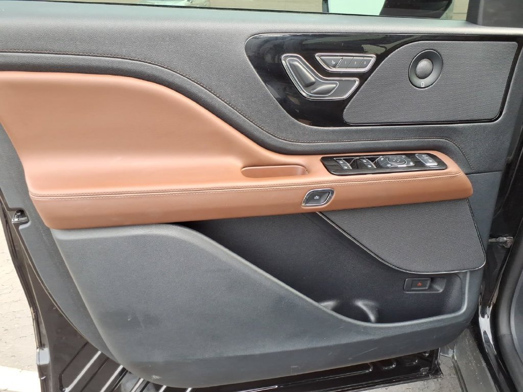 Used 2025 Lincoln Aviator Reserve w/ Jet Appearance Package AWD/4WD image 15