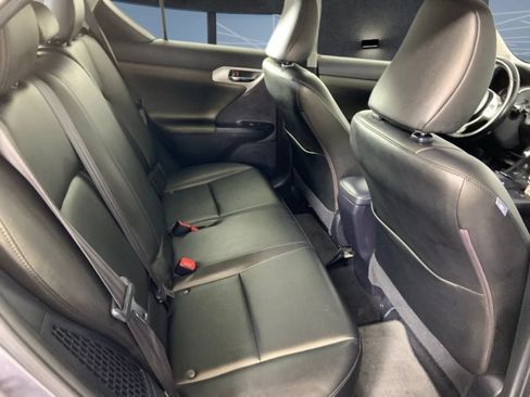 Used 2013 Lexus CT 200h w/ Premium Pkg w/Navigation FWD image 13