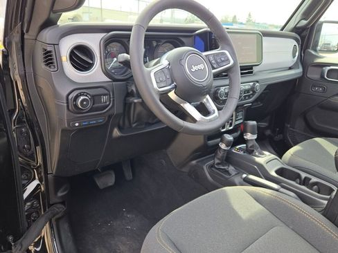 Certified 2025 Jeep Wrangler Unlimited Sahara w/ Safety Group AWD/4WD image 18