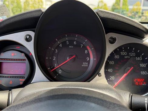 Used 2018 Nissan 370Z Coupe RWD image 21
