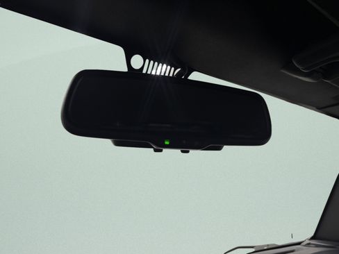 Used 2017 Jeep Wrangler Unlimited Rubicon w/ Connectivity Group AWD/4WD image 24