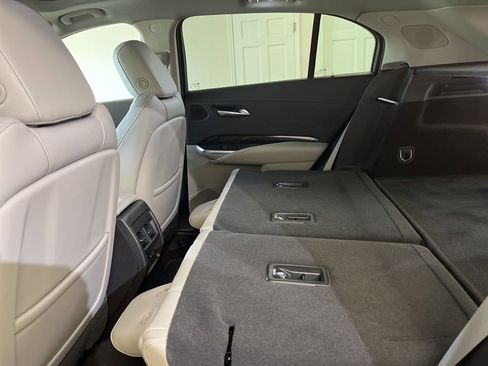 Used 2023 Cadillac XT4 Premium Luxury image 17