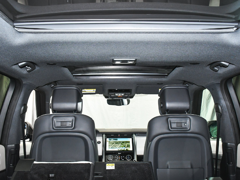 Used 2024 Land Rover Discovery Dynamic SE AWD/4WD image 79