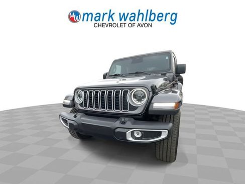 Used 2025 Jeep Wrangler Unlimited Sahara AWD/4WD image 8