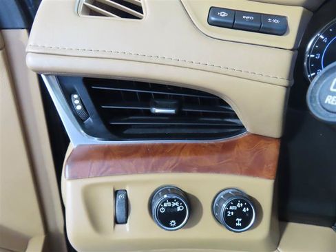 Used 2016 Cadillac Escalade Platinum AWD/4WD image 17