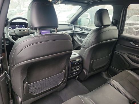 Used 2024 Jeep Grand Cherokee L Altitude image 19