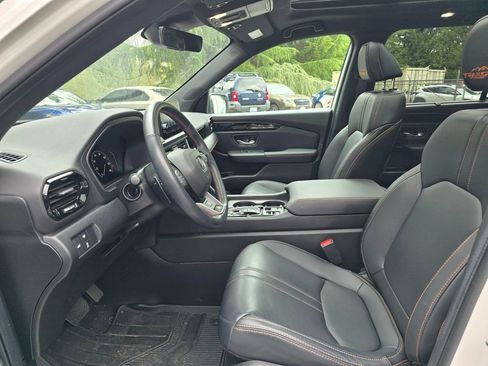 Used 2024 Honda Pilot TrailSport image 8