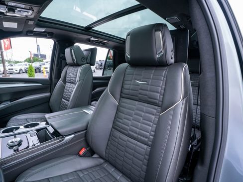 Used 2025 Cadillac Escalade V w/ LPO, ONYX Package AWD/4WD image 34
