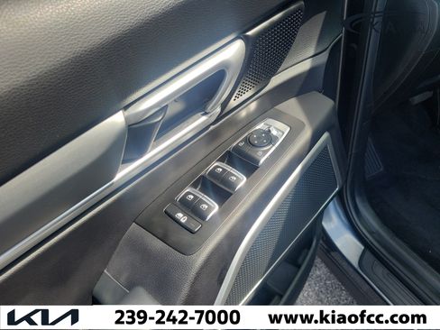 Used 2022 Kia Telluride LX FWD image 25