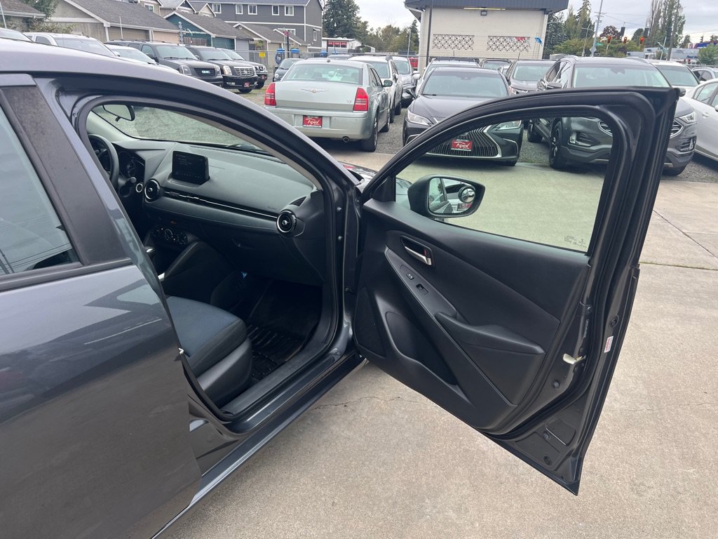 Used 2019 Toyota Yaris LE FWD image 17