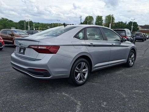 Certified 2023 Volkswagen Jetta SE w/ Panoramic Sunroof Package FWD image 8