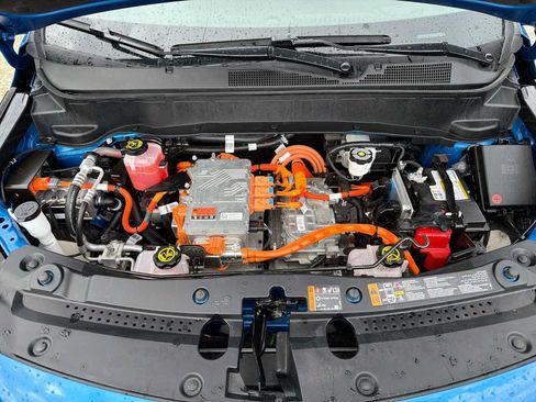 Used 2023 Chevrolet Bolt EUV LT w/ Convenience Package FWD image 11