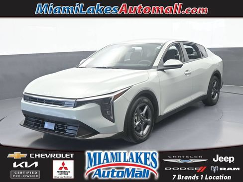Used 2025 Kia K4 FWD image 1