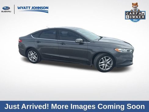 Used 2015 Ford Fusion SE image 1