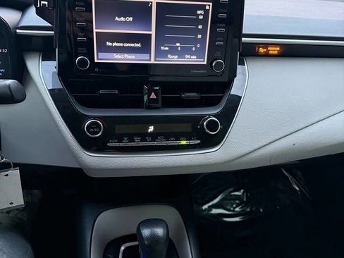 Used 2021 Toyota Corolla LE image 22