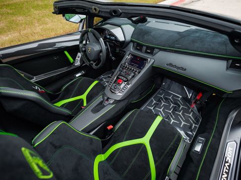 Used 2021 Lamborghini Aventador SVJ image 74
