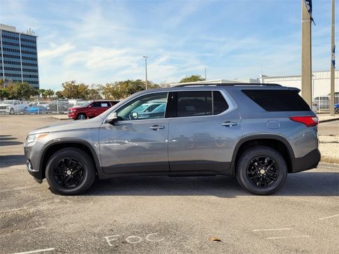 Used 2021 Chevrolet Traverse LT image 4