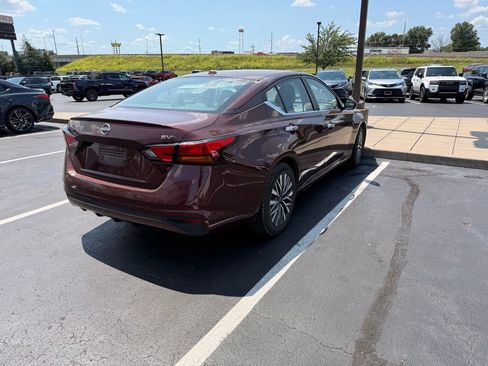 Used 2024 Nissan Altima 2.5 SV FWD image 5