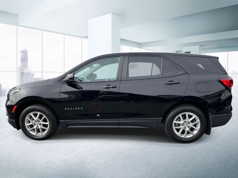 Used 2023 Chevrolet Equinox LS w/ LS Convenience Package AWD/4WD image 2