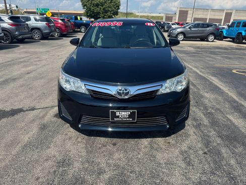 Used 2012 Toyota Camry LE FWD image 2