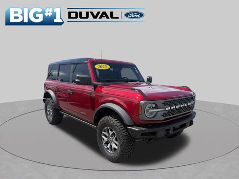 Used 2025 Ford Bronco Badlands AWD/4WD image 3