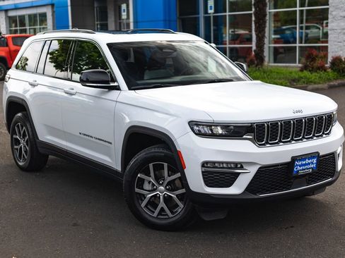 Used 2024 Jeep Grand Cherokee Limited AWD/4WD image 2