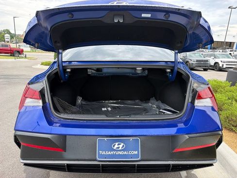 Used 2026 Hyundai Elantra Limited FWD image 11