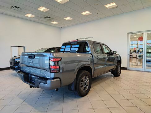 Used 2026 Nissan Frontier SV w/ SV Convenience Package AWD/4WD image 3