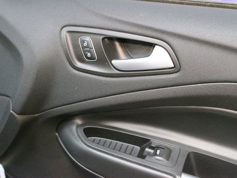 Used 2017 Ford Escape SE FWD image 9