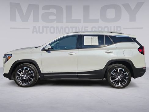 Certified 2022 GMC Terrain SLT w/ Infotainment Package II AWD/4WD image 2