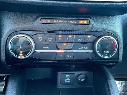 Used 2022 Ford Escape SE image 31