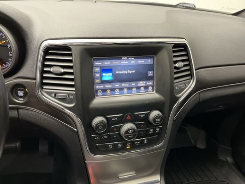 Used 2018 Jeep Grand Cherokee Limited image 17