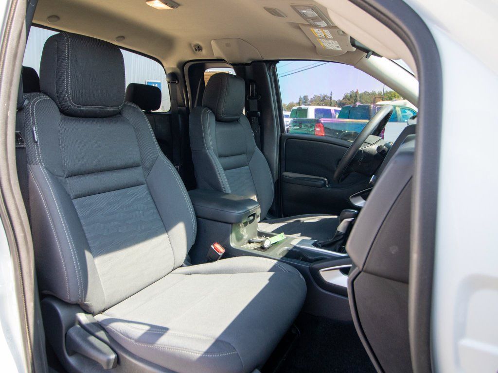 Used 2023 Nissan Frontier SV w/ Tow Package RWD image 17