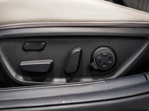 Used 2022 Genesis G70 3.3T w/ Sport Advanced Package image 7